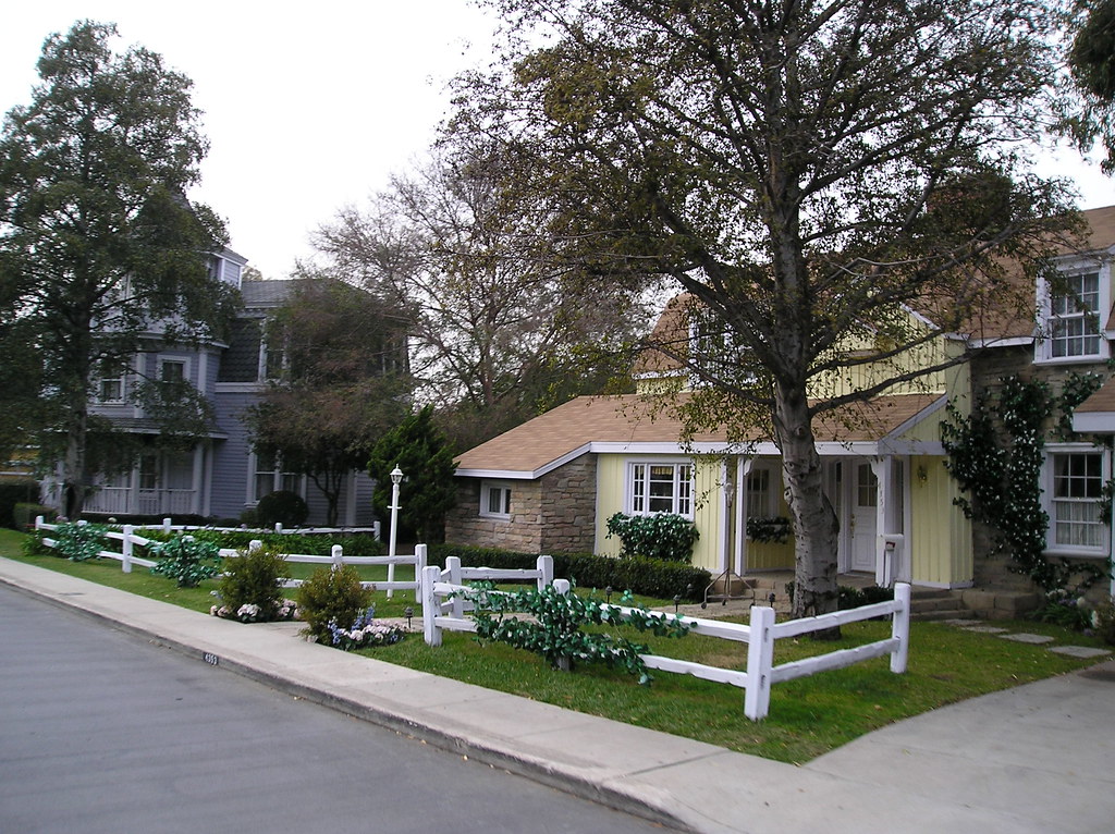 Fake House 5 All of these are fake as well, but most are u… Flickr