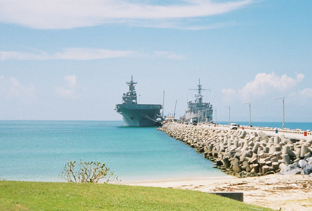 White Beach, Okinawa The USS Essex docked at White Beach o… Flickr