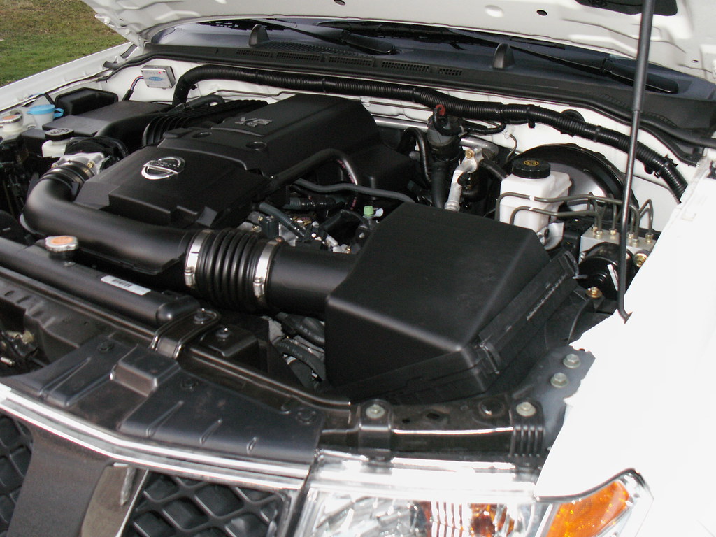 PICT0053 2006 Nissan Pathfinder LE engine compartment. xxmachonexx