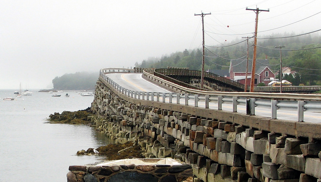 Cribstone Bridge The Cribstone Bridge connects Orr's and B… Flickr