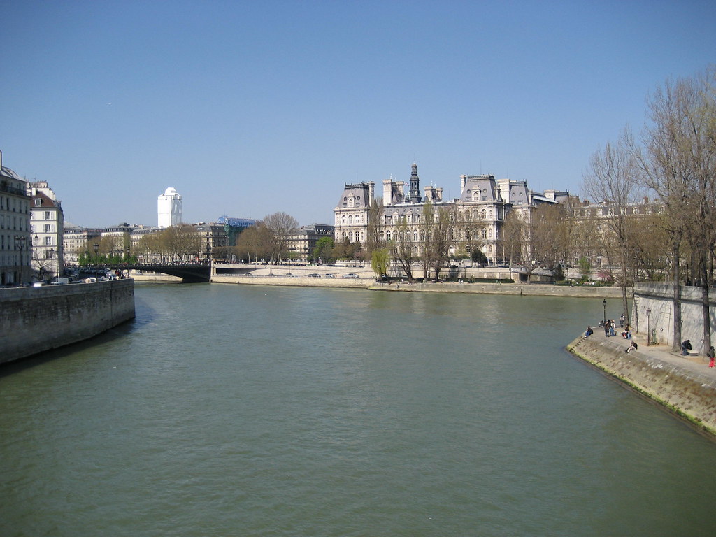 River Seine The river Seine from the Île SaintLouis. Stephen