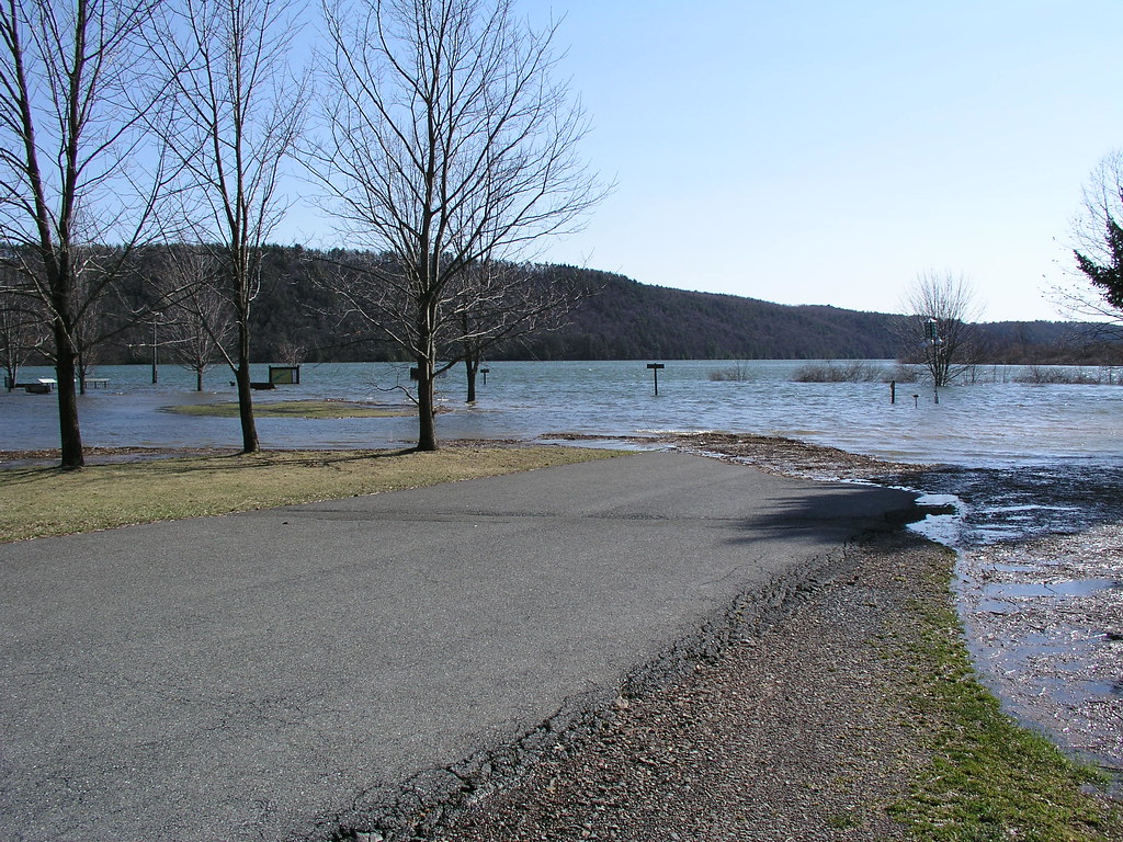 Beltzville Lake High Water (P1010354) Minor flooding near… Flickr