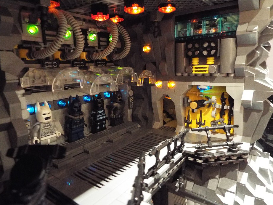 Batman Batcave MOC (Not another, but sadly this one has to go) LEGO Licensed Eurobricks Forums