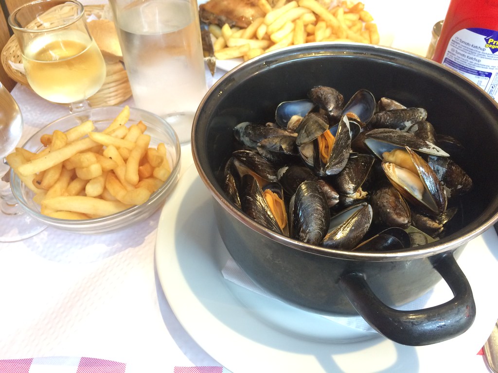 Moules Frites et Muscadet, Café du Nord, Paris, France Flickr