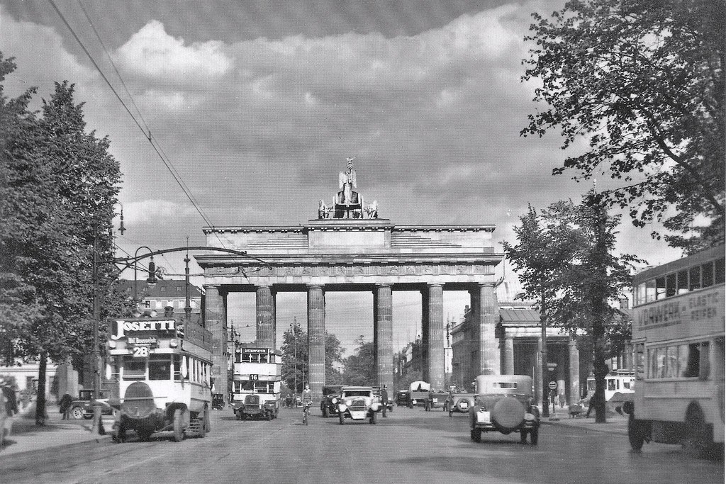 Berlin 1932 The famous Brandenburg Gate in the center of B… Flickr