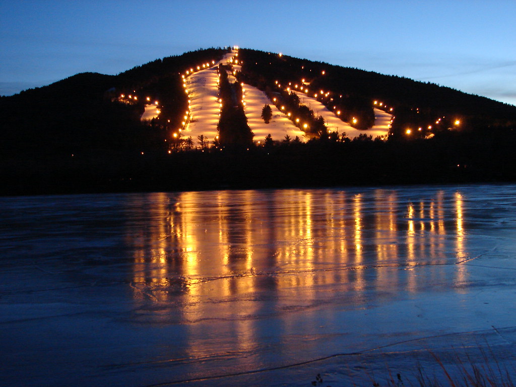 Shawnee Peak at night Shawnee Peak ski area across Moose P… Flickr