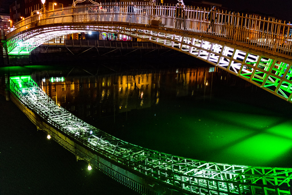 AT NIGHT DUBLIN STREET IMAGES