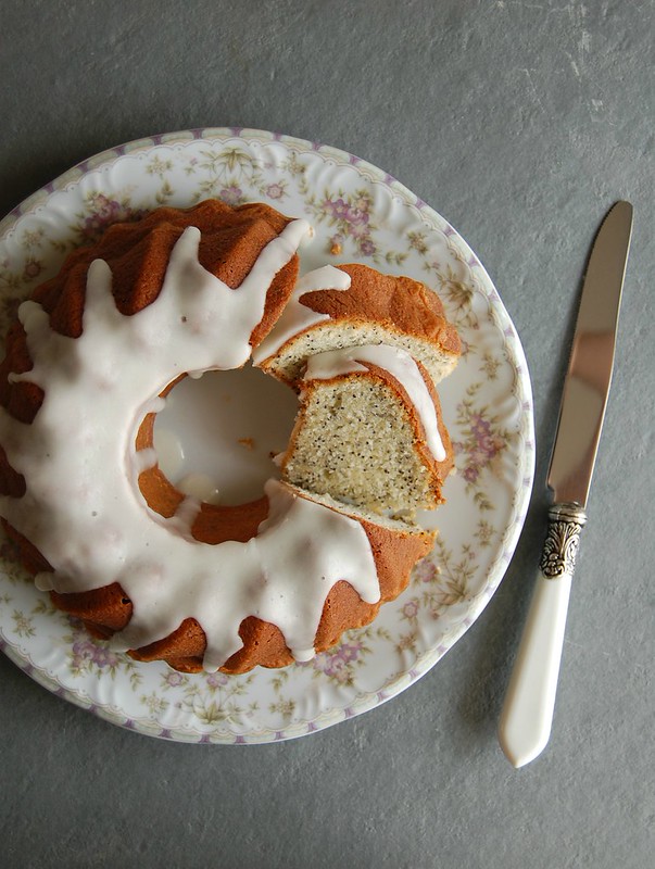 Technicolor Kitchen English version Poppy seed cake and a certain