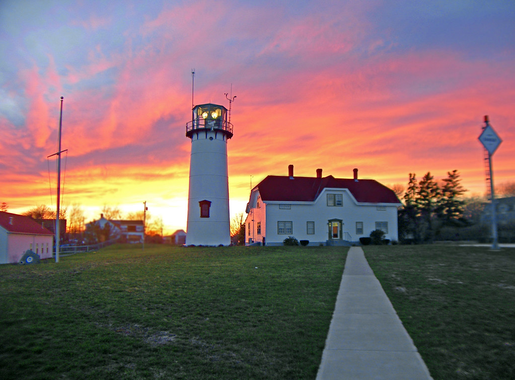 Cape Cod Sunset at Chatham Lighthouse Chatham, Massachuse… Flickr