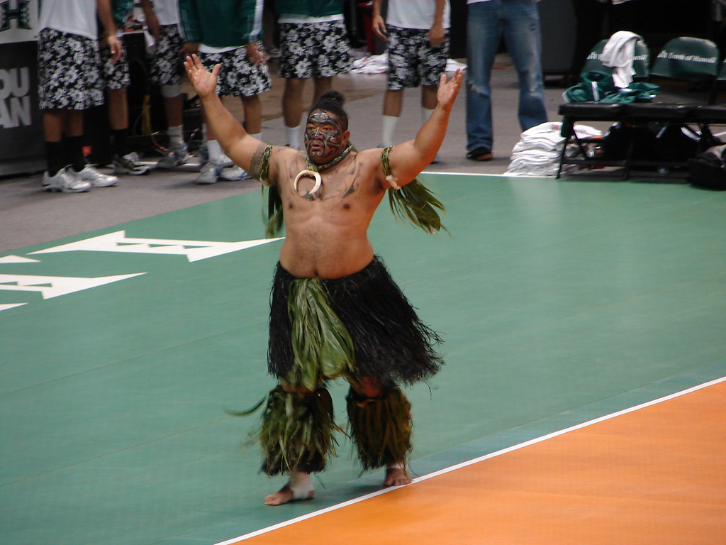 UH Warrior The University of Hawaii's mascot is an enterta… Flickr