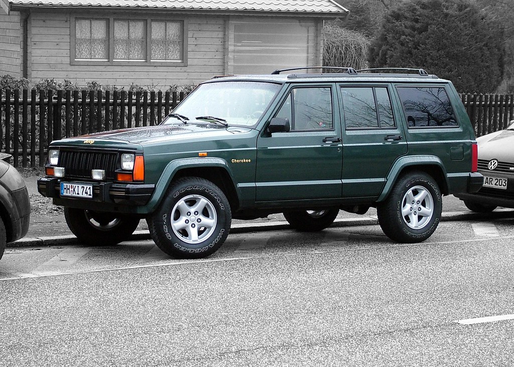 Jeep Cherokee dark green Jeep Cherokee in Hamburg, Barmbek… Flickr