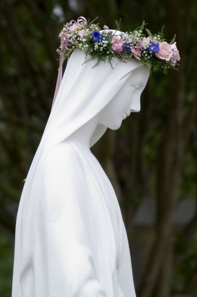 May Crowning Taken a St. Rita school in Alexandria La. dur… Flickr