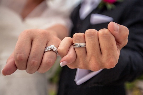 Engagement Ring vs. Wedding Ring What’s the Difference? Flickr