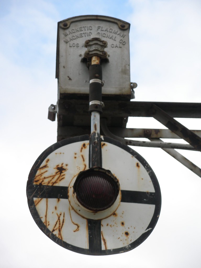 Wigwag Documenting one of the very few remaining railroad… Flickr