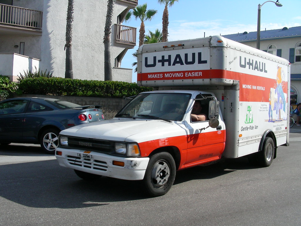 Toyota UHaul Another UHaul truck, this one an early1990… Flickr