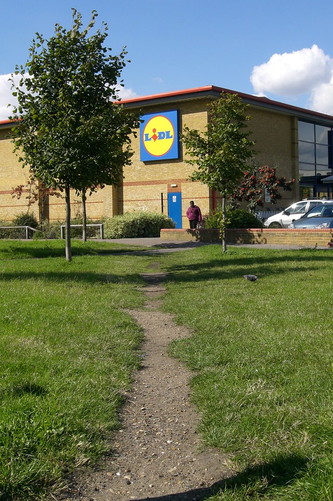 Lidl desire line Catford Lidl, Plassy Road SE6, viewed fro… Flickr
