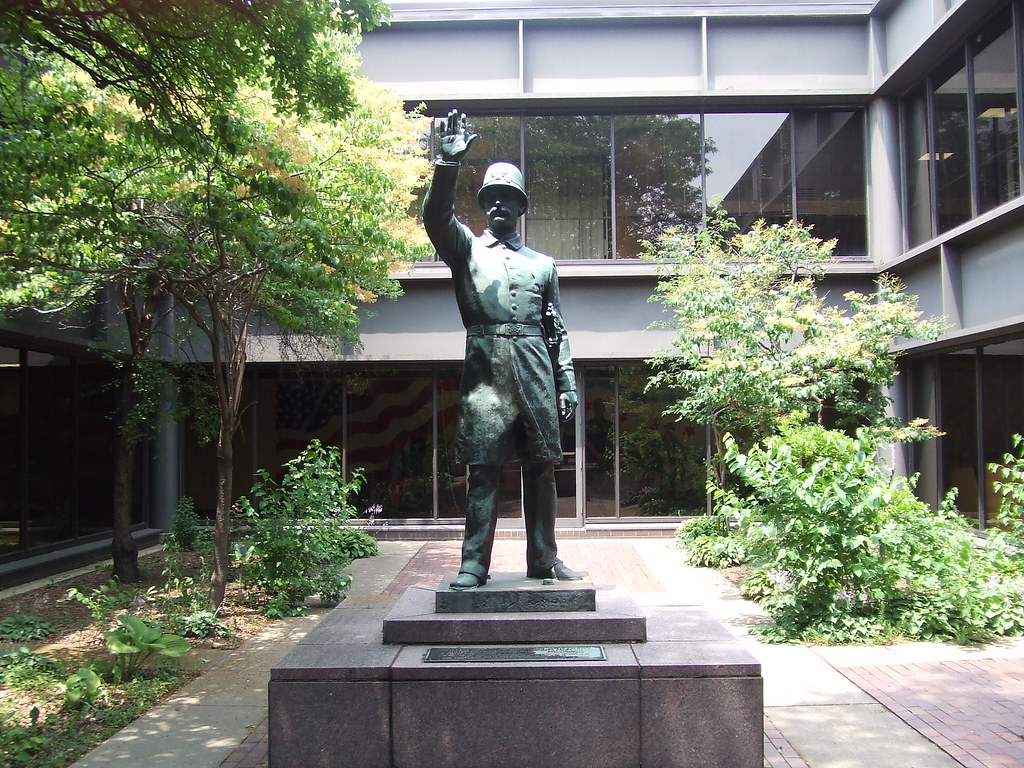 Haymarket Police Memorial Statue This statue was hidden aw… Flickr