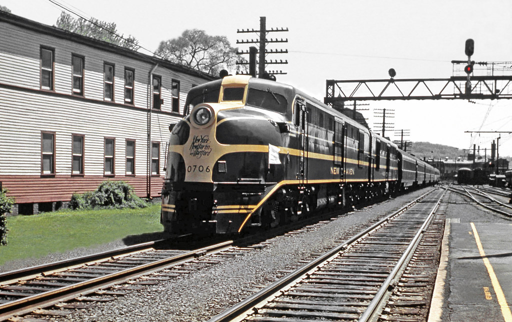New Haven Railroad DER1 class ALCO DL109 0706, along w… Flickr