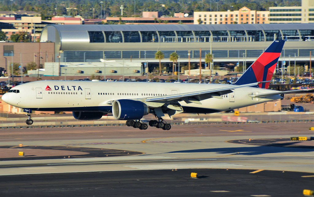 Delta Airlines Boeing 777 landing Phoenix Sky Harbor Flickr