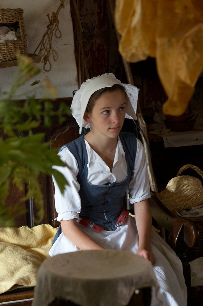 Tudor Maid, Kentwell 1578 A young tudor maid taking a shor… Flickr