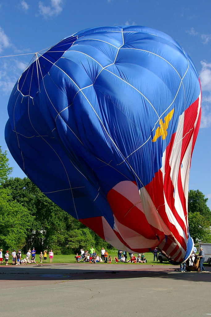 balloondeflating061606 Deflating the hot air balloon at … Flickr