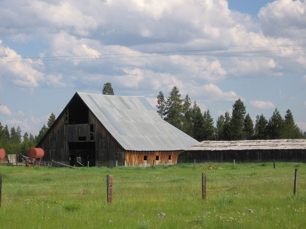 Old Barn in Eastern Oregon I think old barns are cool. Thi… Flickr