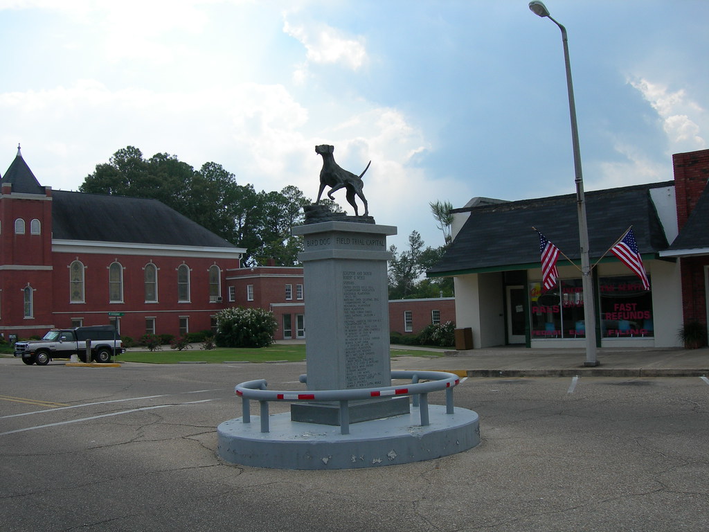Bird Dog Statue Located downtown Union Springs, Alabama, t… Flickr