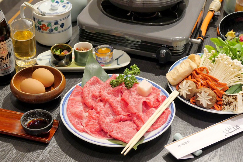 【滋賀美食】毛利志滿近江八幡本店：近江牛老店和牛壽喜燒全餐 五道菜全和牛料理大滿足 好大片粉嫩和牛甜嫩爽快！就是要價不便宜啊！