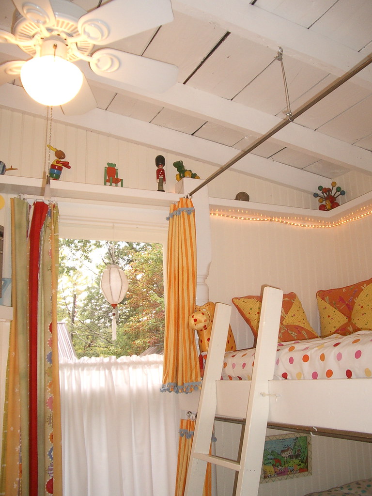 Top bunk A ladder and safety bar for the top bunk make it … Flickr