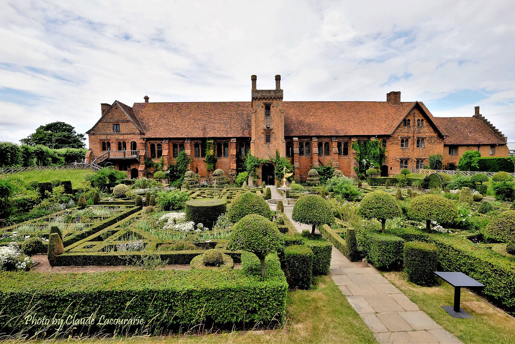 Hatfield House England Hatfield House is a country house l… Flickr