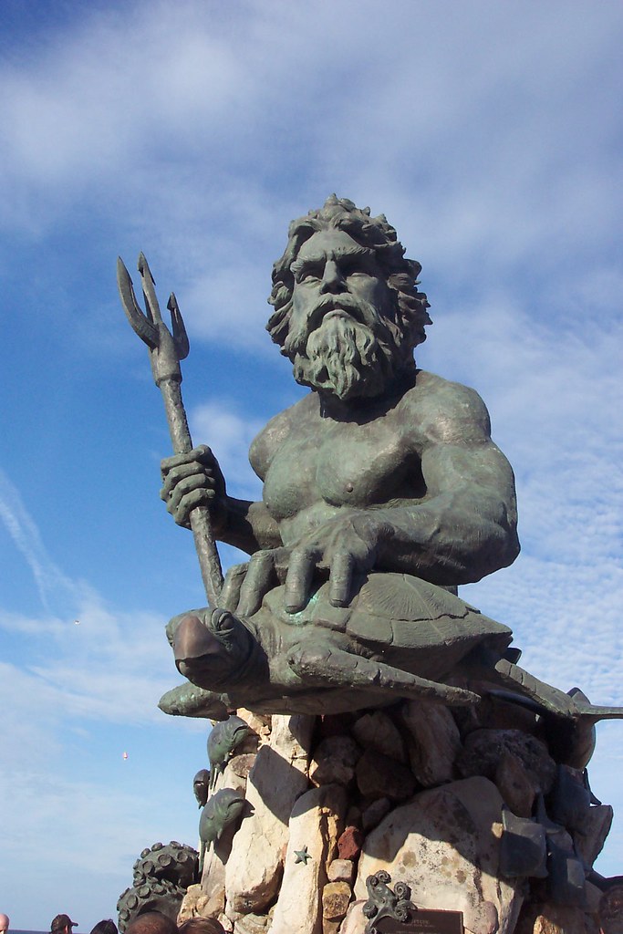 Neptune Statue This massive statue of Neptune sits on the … Flickr