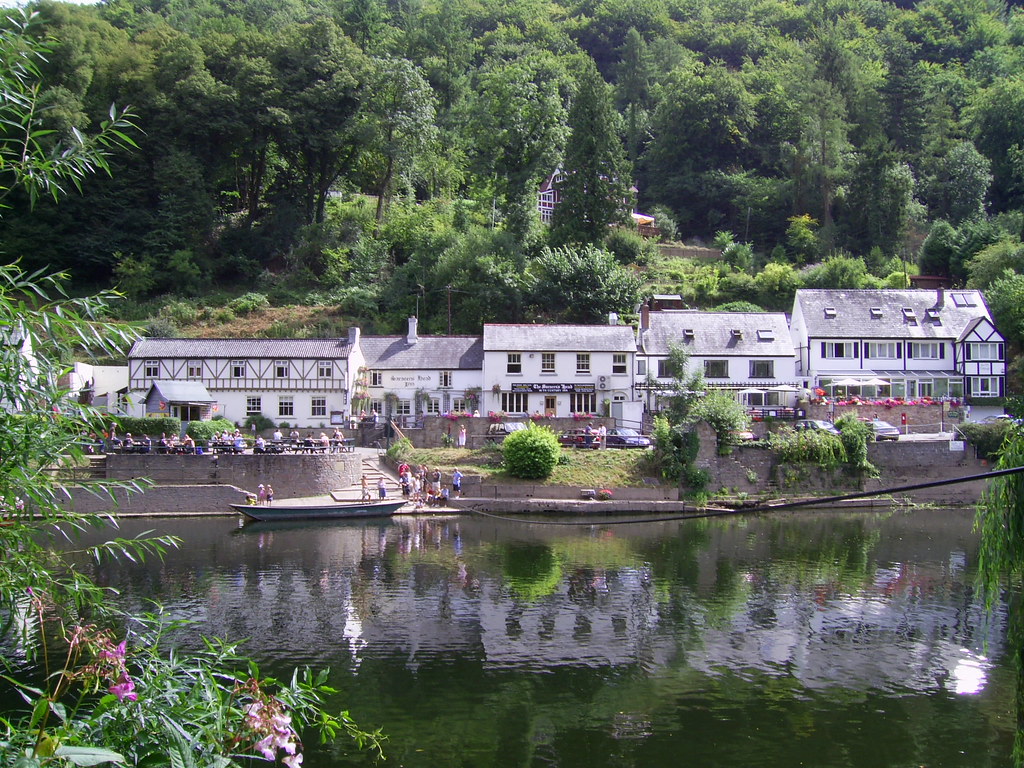 Symonds Yat East The east bank of the River Wye at Symonds… Flickr