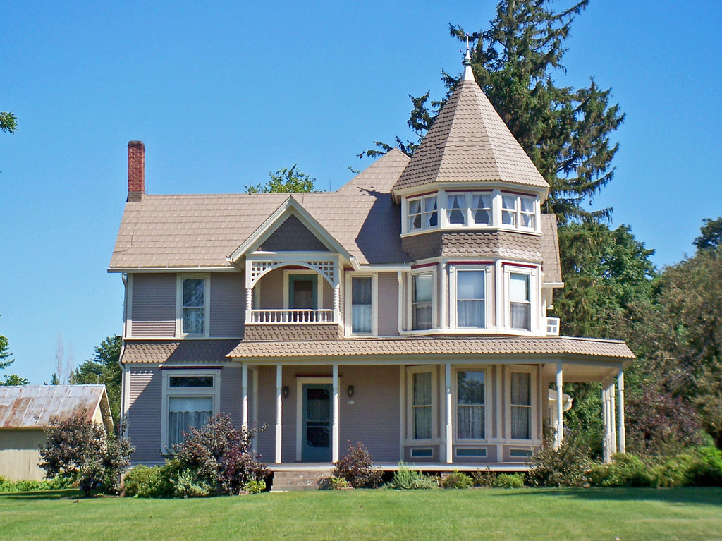 Victorian Queen Ann style house in Illinois… Flickr