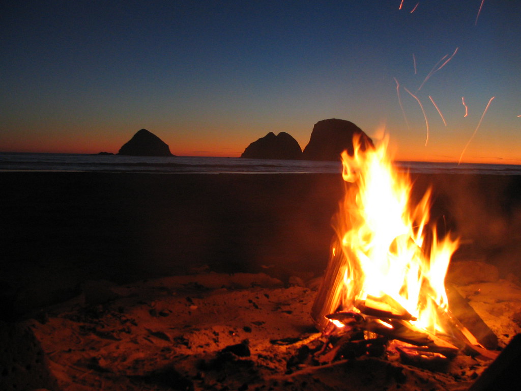Campfire On the beach in Oregon, July 06. negahdron Flickr