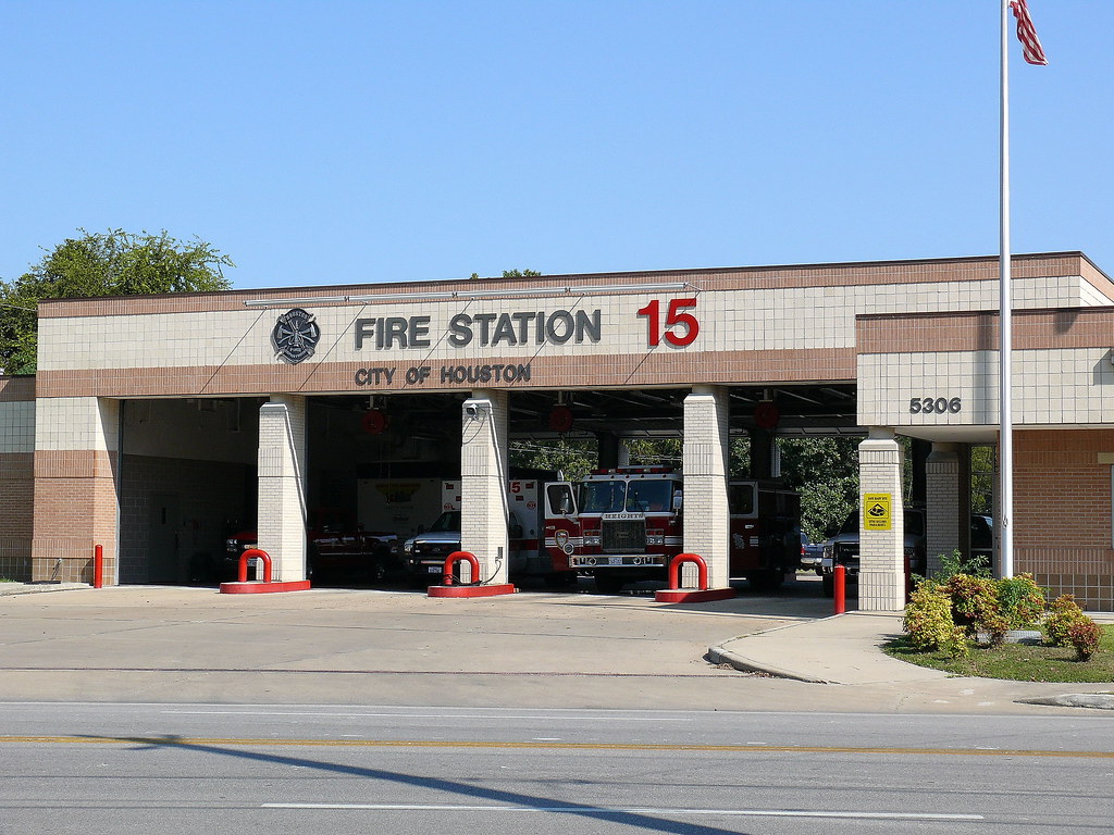 Houston Fire Department Station 15 5306 North Main Street… Flickr