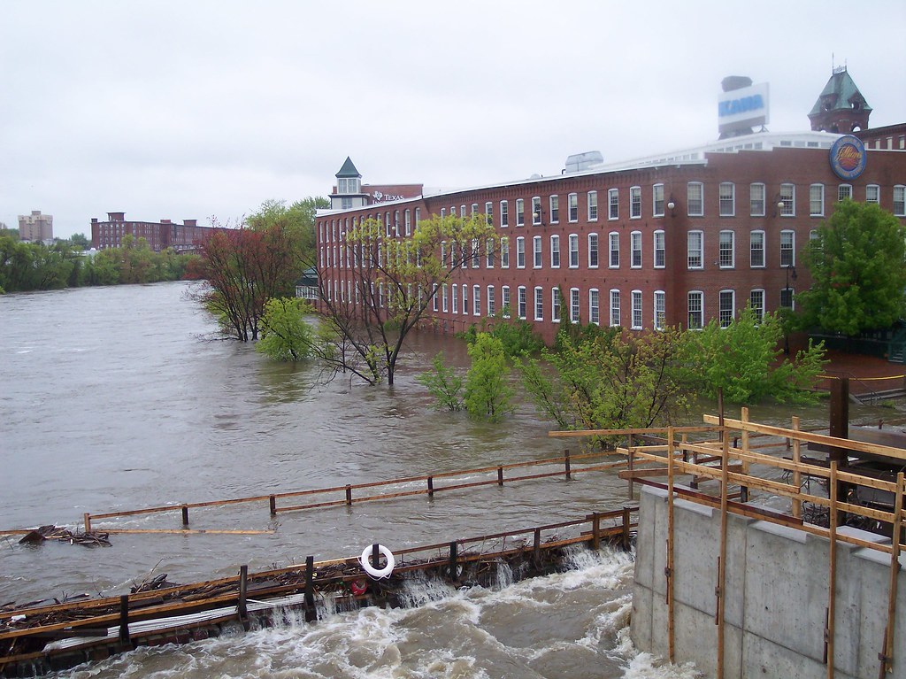 Mother's Day Flood 2006 Merrimack River, Manchester, NH Flickr