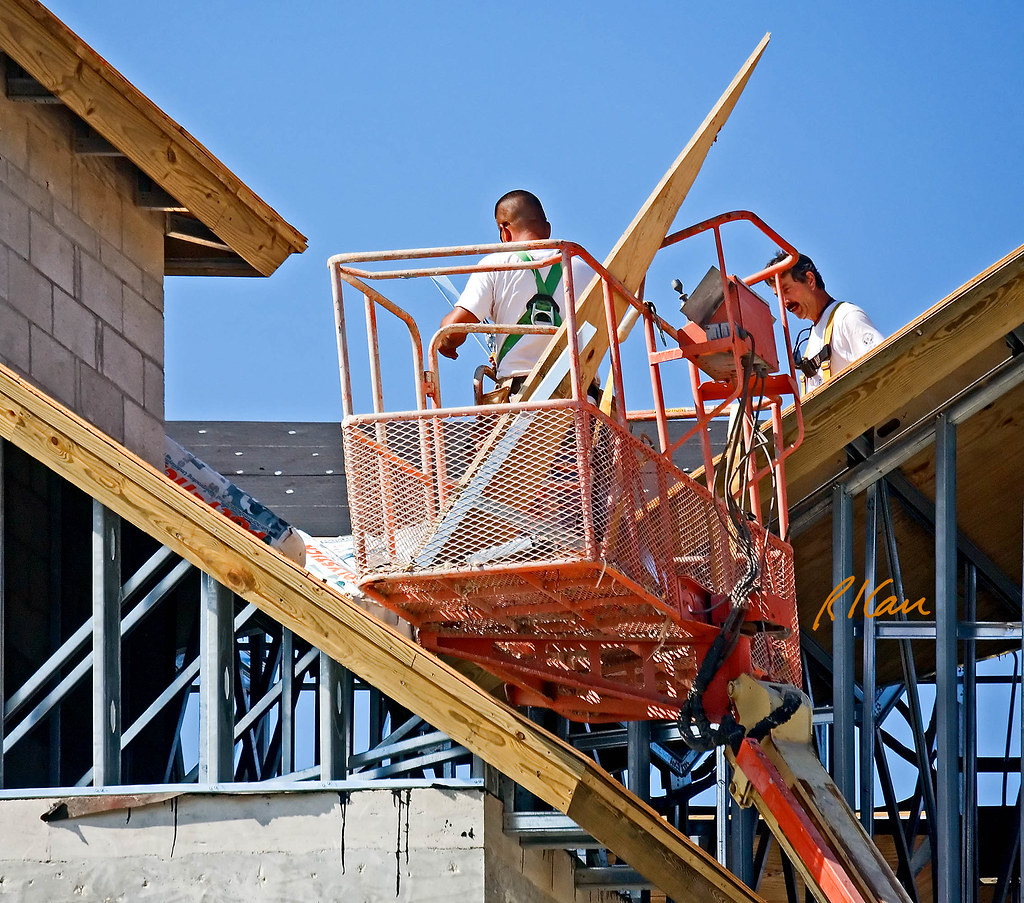 aerial lift Roof construction, aerial man lift JLG 60H 60… Flickr