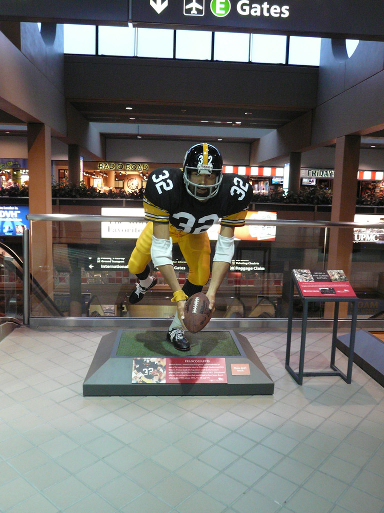 Franco In the Pittsburgh airport next to the statue of Geo… Flickr