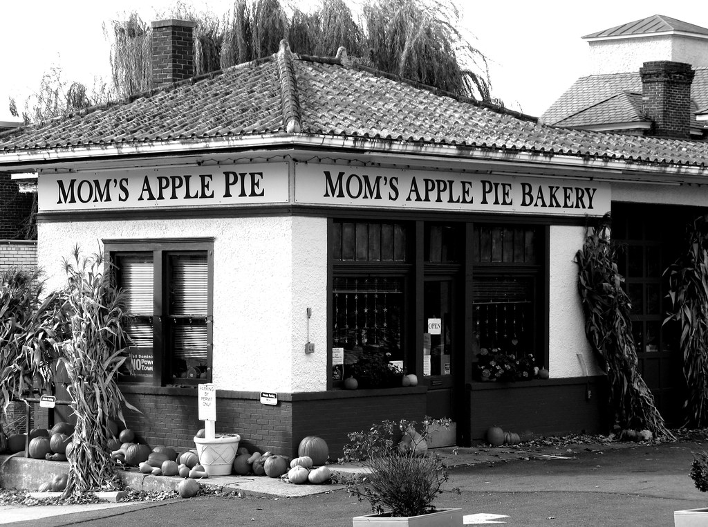 Mom's Apple Pie taken in Old Town Warrenton, VA Peter Heywood Flickr