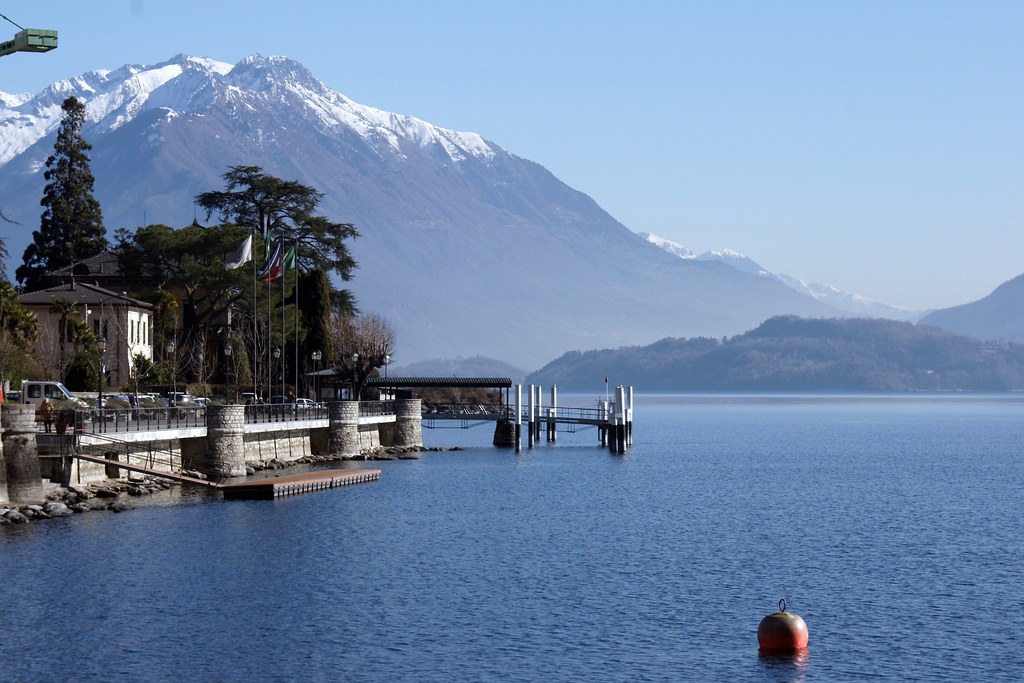 lago di como e montagne con neve franco Flickr