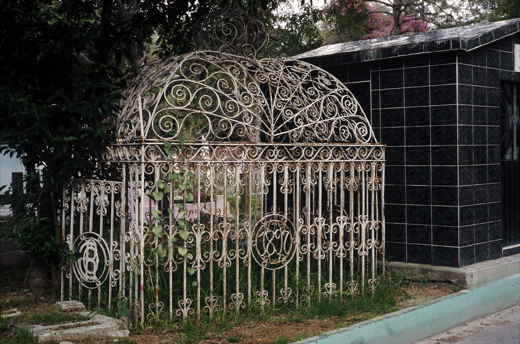 GRAVE CAGE 04 I couldn’t go to enjoy Halloween properly th… Flickr