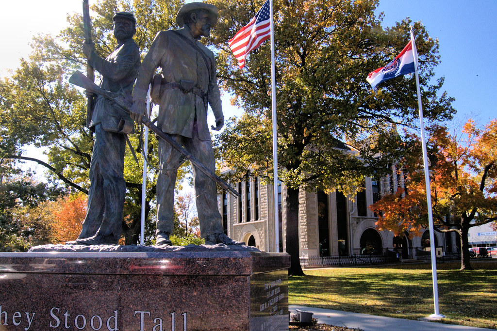 Clinton, Missouri "They Stood Tall" On the town square, … Flickr