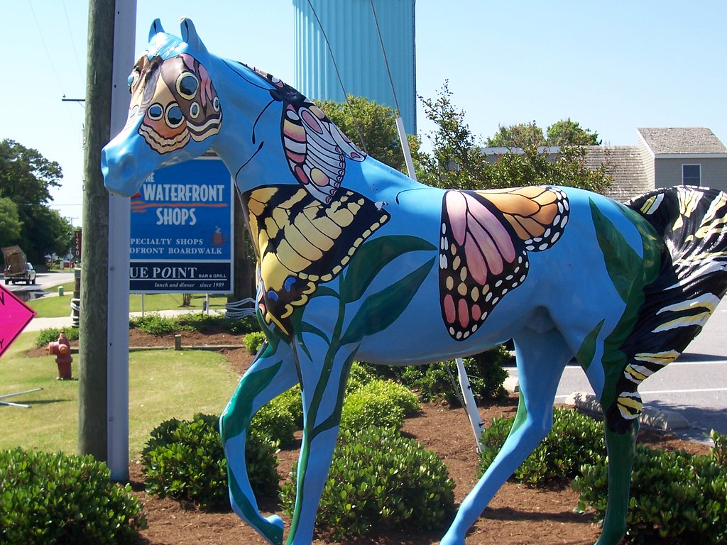 Painted Horse Statue This cool statue is outside some shop… Flickr