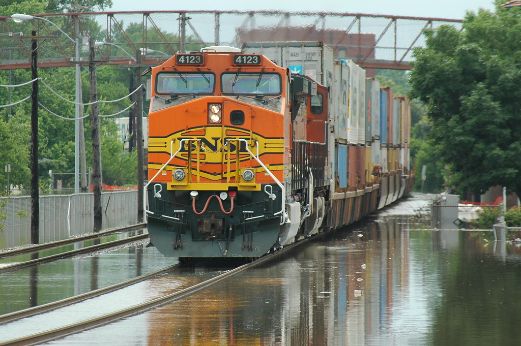 Fort Madison Iowa floods BNSF all trains at walking speed … Flickr