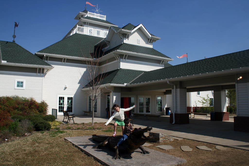 tulsa aquarium in front of the oklahoma aquarium, jenks, o… woodleywonderworks Flickr