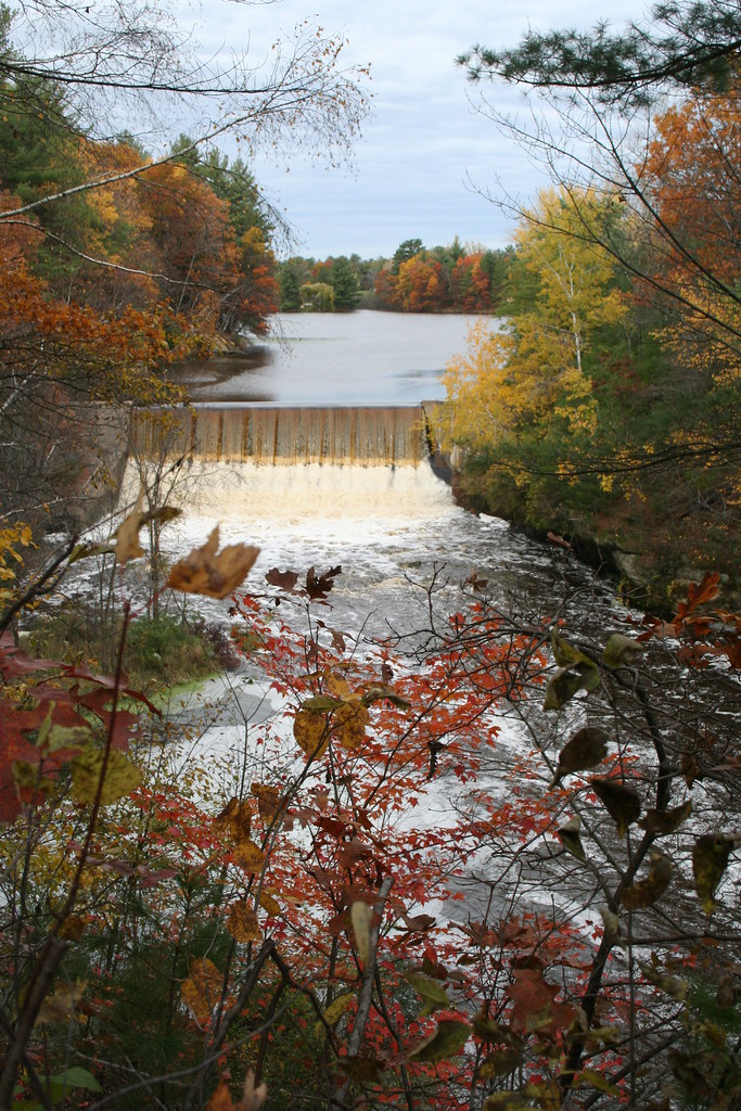 Glen Loch in Fall Glen Loch Dam as seen from Irvine Park i… Flickr
