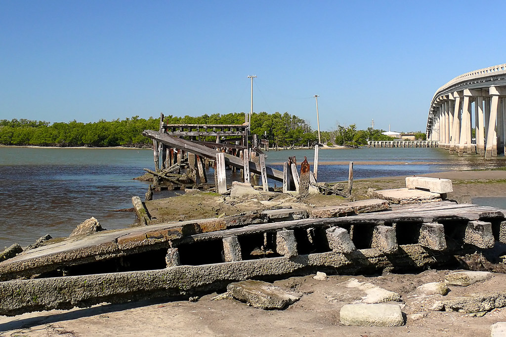 Remains of 1950 Goodland, Florida Swing Bridge The remains… Flickr