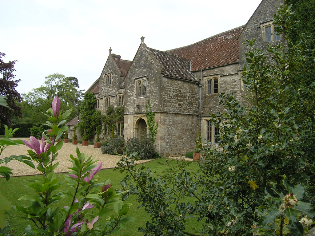 The Manor House, Ditcheat, Somerset A glimpse over the chu… Flickr