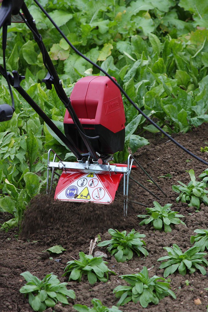 Mantis Tiller Mantis Electric Tiller with Plant Guards fit… Flickr