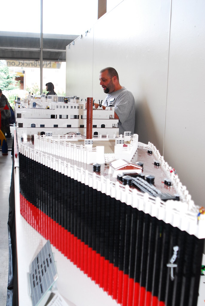 Lego RMS Titanic This RMS Titanic model is entirely constr… Flickr